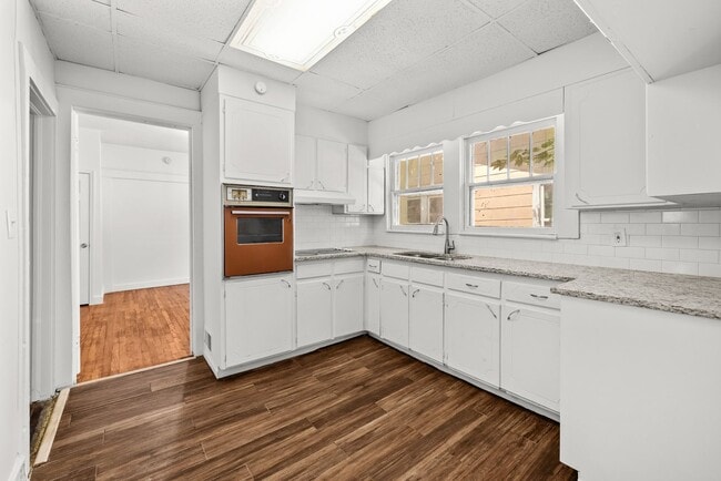 Building Photo - Spacious beautiful 5-bedroom 2 bath home