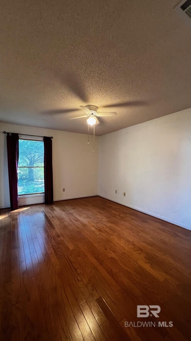 Building Photo - 905 Van Ave