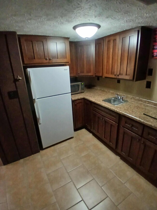 Building Photo - 1159 S Main St