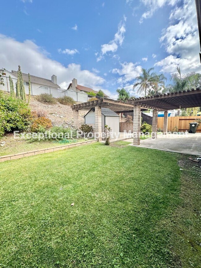 Building Photo - Move in ready 4 bed 3 bath home with 1 bed...