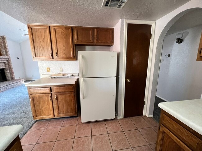 Building Photo - COMPETITIVELY PRICED WESTSIDE HOME