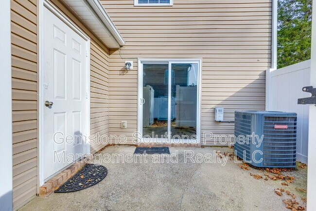 Building Photo - 1303 Vermont Ct