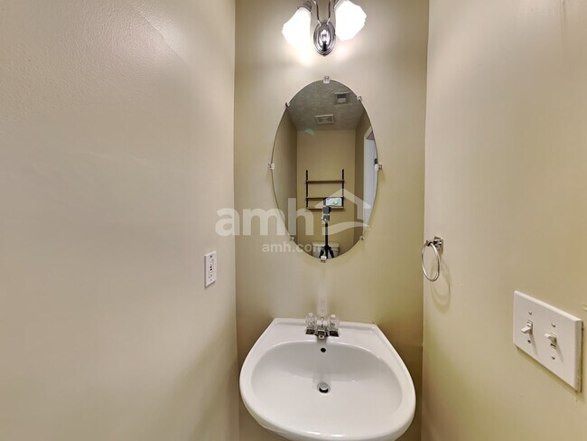 Building Photo - 4810 Lake Park Ter