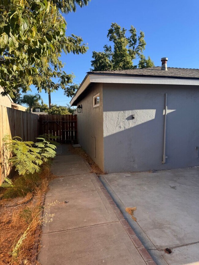 Building Photo - Single Family Home