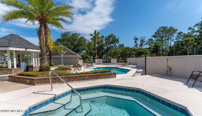 Building Photo - 117 Island Dr