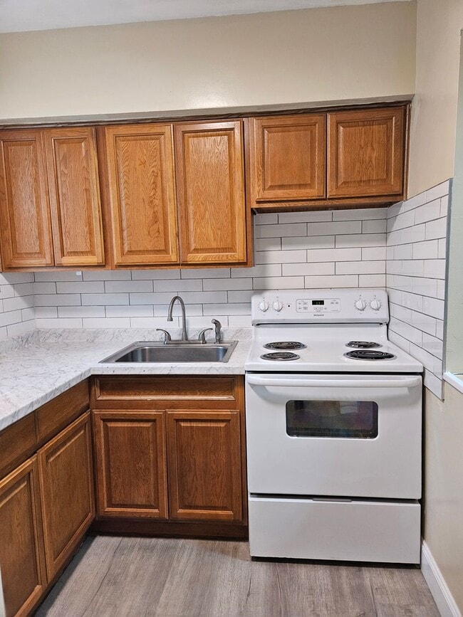 Building Photo - 2 bedroom 1 bath apartment beach side