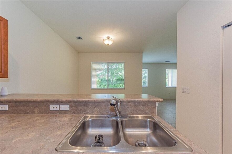 Building Photo - 2563 Stockbridge Sq SW