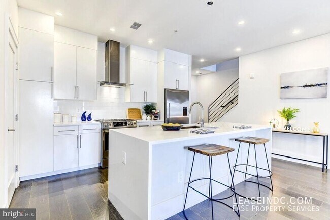 Building Photo - 3467 Holmead Pl NW
