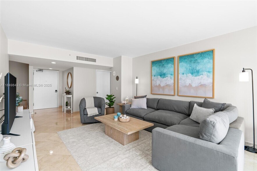 Building Photo - 16500 Collins Ave