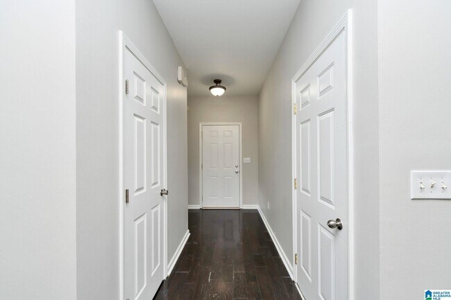 Building Photo - 916 Daventry Trail