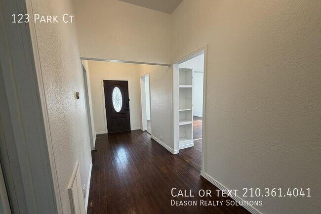 Building Photo - 123 Park Ct