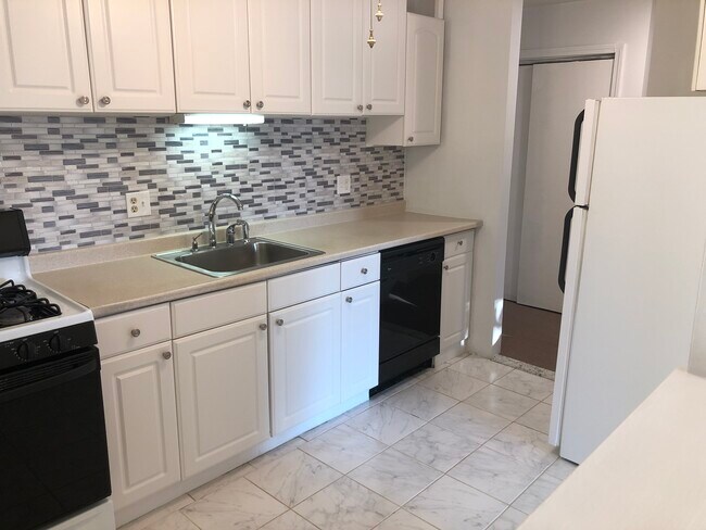 Building Photo - 395 Merrimack St