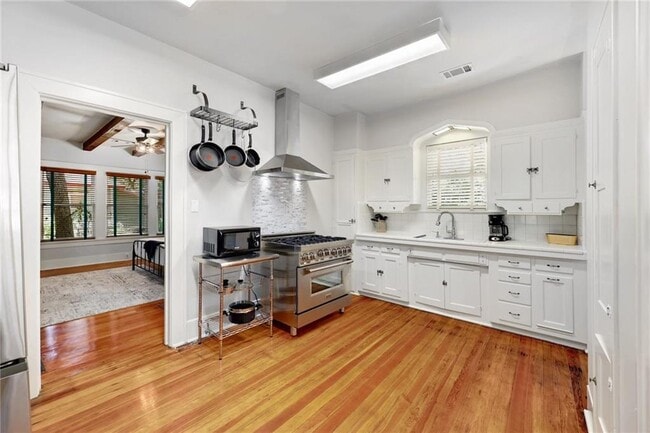 Building Photo - 1604 S Main St