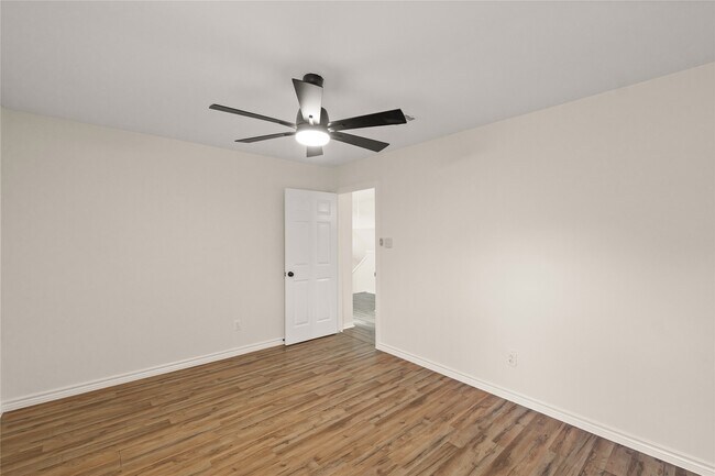 Building Photo - 3711 Fernview Dr