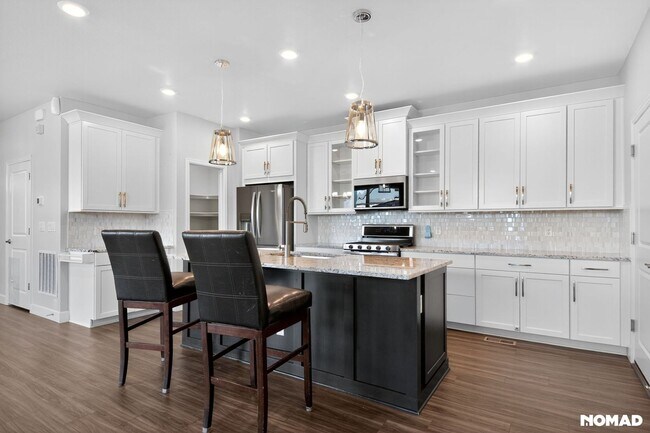 Building Photo - 9822 Rosalee Peak St