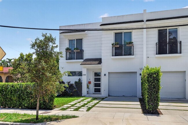 Building Photo - 2149 SW 30th Ct