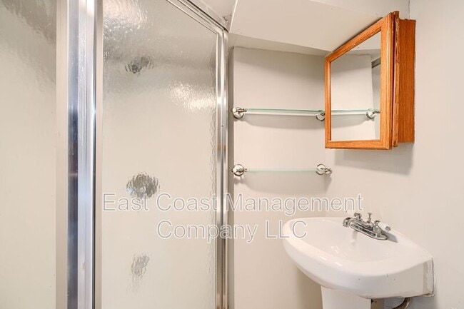 Building Photo - 2204 Ruskin Ave