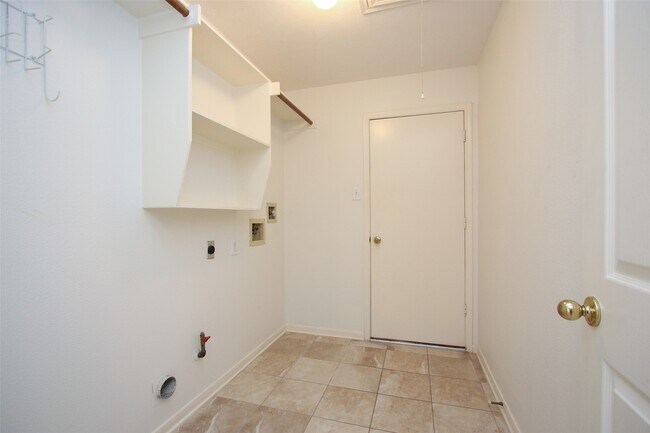 Building Photo - 9822 Therrell Dr