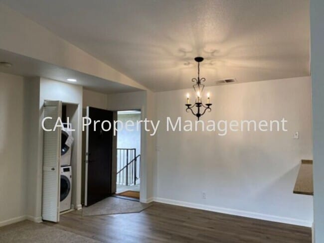 Building Photo - 2 Bed/2 Bath Condo in North Salinas, CA!