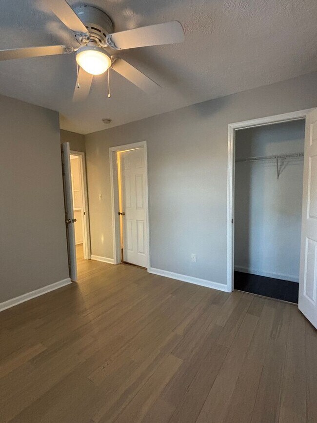 Building Photo - AVAILABLE NOW- LOW MAINTENANCE, MOVE-IN READY PATIO HOME IN NE COLUMBIA!!