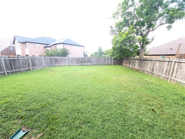 Building Photo - 303 N Carriage Hills Dr