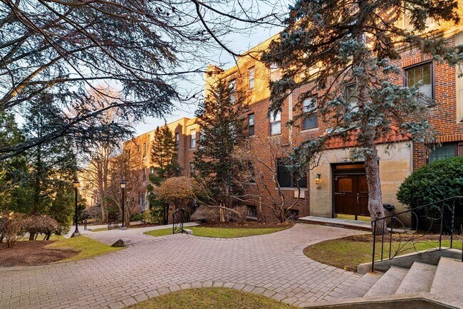 Primary Photo - 321 Tappan St