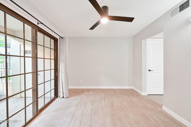 Building Photo - 3131 W Cochise Dr