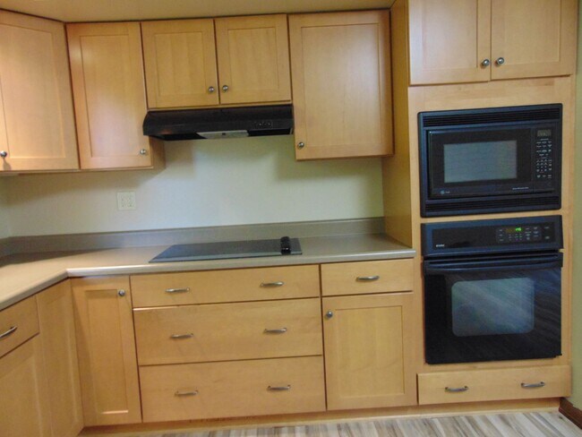Building Photo - Amazing 3 Bed 2 Bath Country Home With Fab...