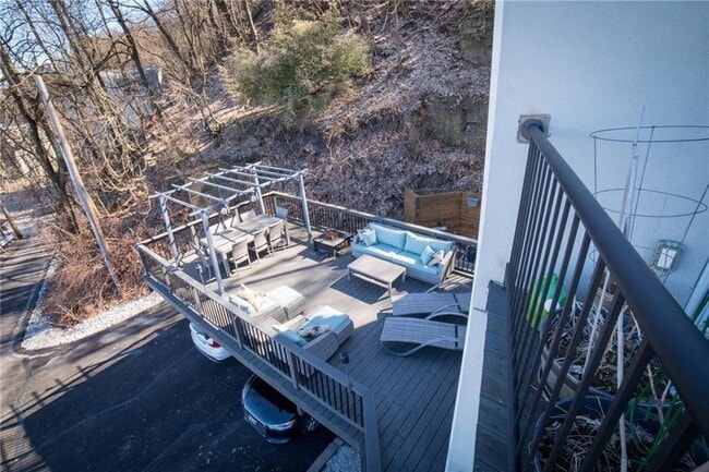 Building Photo - Amazing New Construction Right in the Southside Slopes!