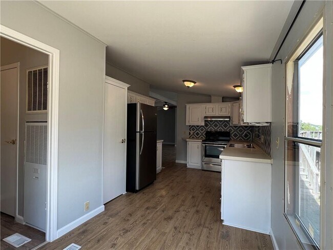 Building Photo - 10808 Quail Valley Dr