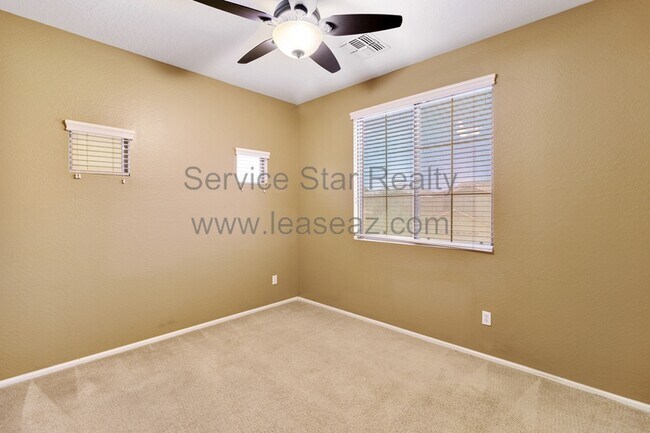 Building Photo - 978 E Corral St