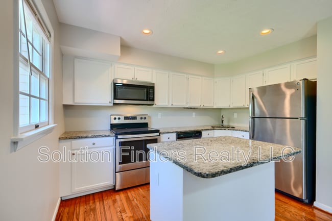 Building Photo - 3419 Clairborne Way