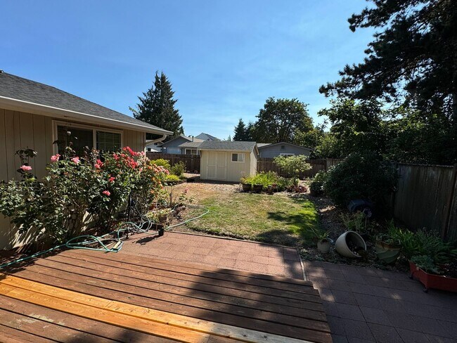 Building Photo - 3 Bedroom House off Harlow Rd.
