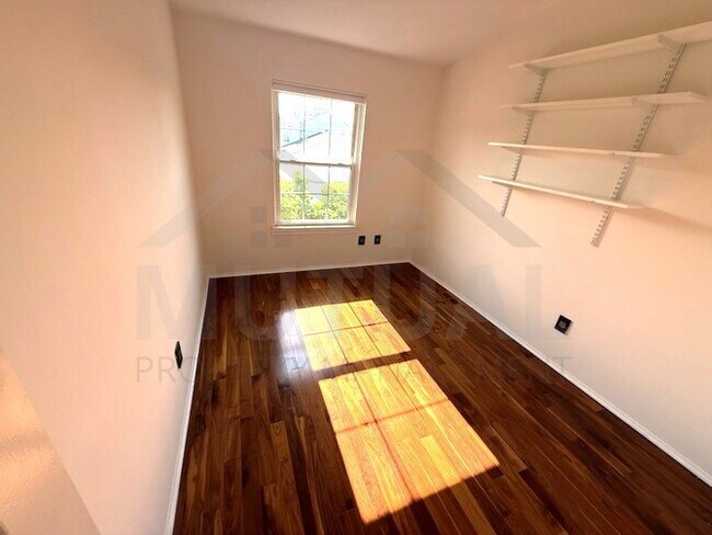 Building Photo - 38926 Country Cir