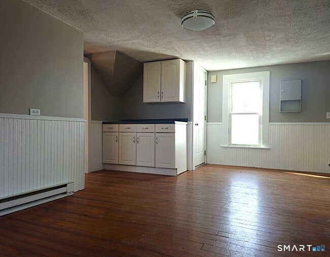 Building Photo - 21 Sigourney St