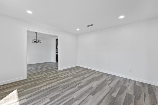 Building Photo - 205 Elmwood St