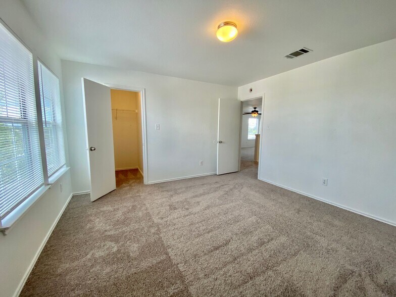 Building Photo - 6608 Ferrystone Pass