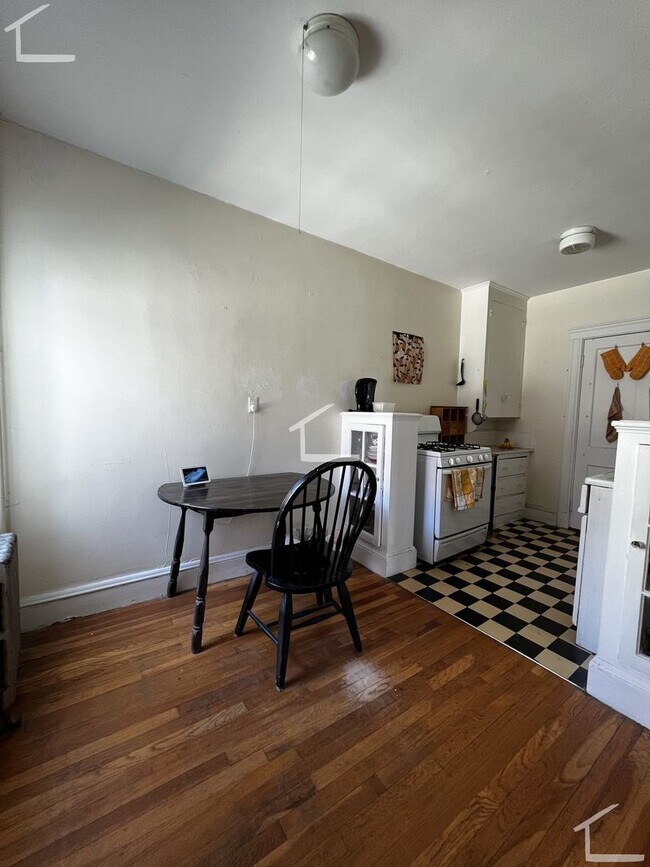 Building Photo - 8/1 No Fee! Sunny 2BR near Packard's Corner!
