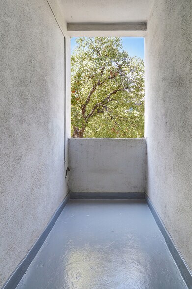 Building Photo - 10823 Camarillo St