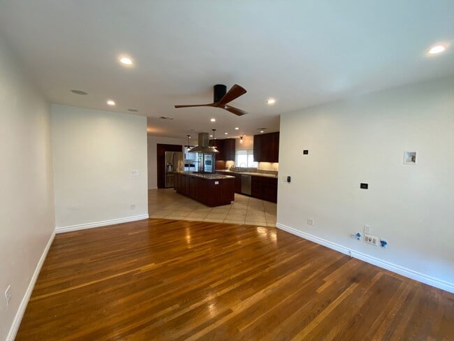 Building Photo - Fireplace! 1 Car Garage! Double Stainless Steel Oven! HUGE Enclosed Yard! Remodeled!