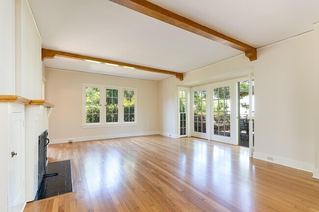 Building Photo - 1814 Anacapa St