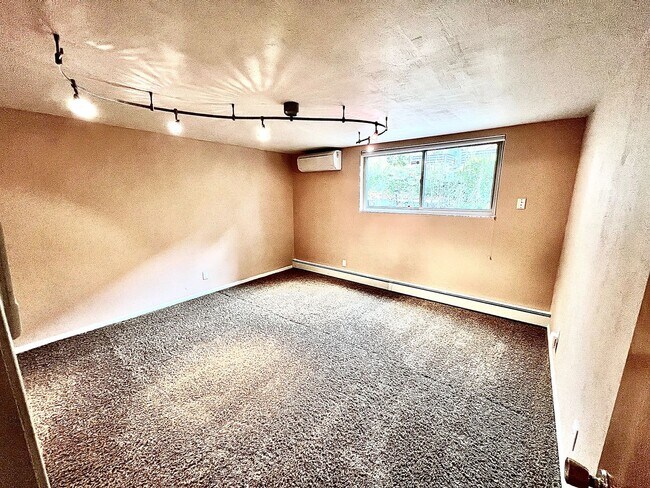 Building Photo - Stunning, 4 Bedroom, 3500 Square Foot, Highland's Home in Boise's North End