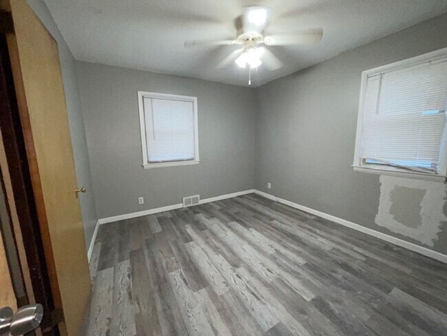 Building Photo - 4 bedroom house