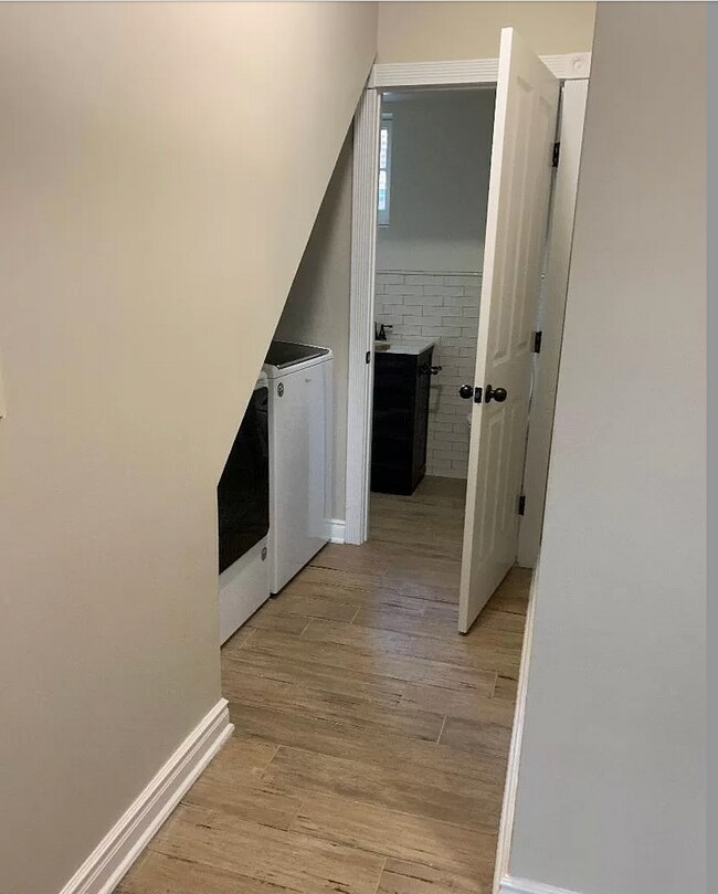 Building Photo - 239 St Pauls Ave