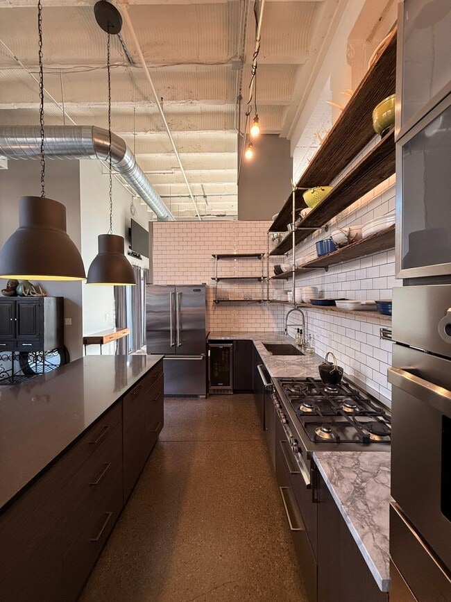 Building Photo - Fully Furnished!! Ready NOW! Sleek & Modern