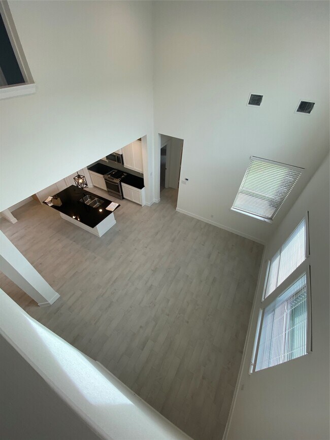 Building Photo - 31323 Balsam Hawk Ln