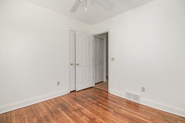 Building Photo - 3372 Sutton Rd