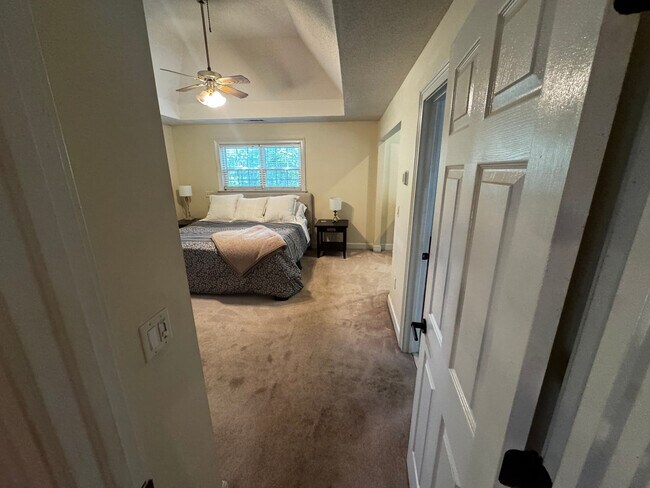Building Photo - Room in House on Tyson Rd