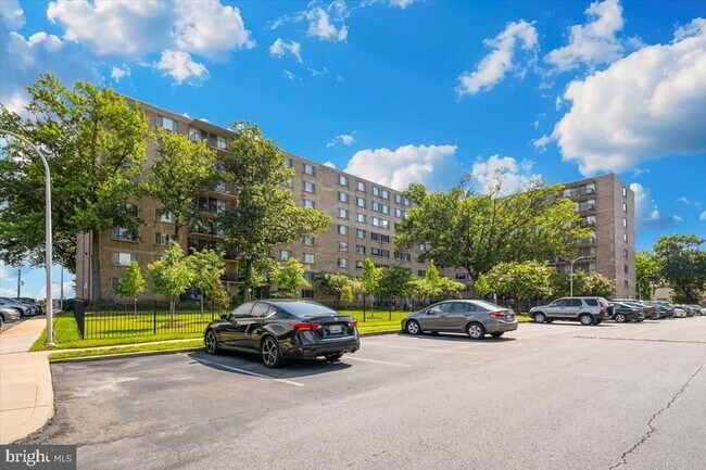 Building Photo - 4410 Oglethorpe St