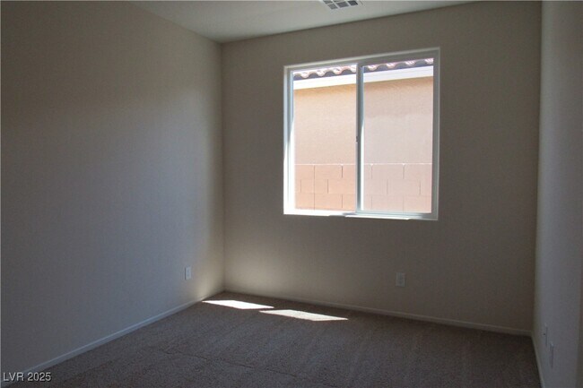 Building Photo - 2124 Del Aqua Ave